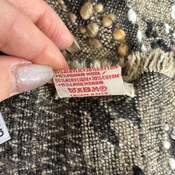 Vismaya Mohair Wool Blend Boho Chic Southwestern Ikat Poncho with Fringe Pattern - Picture 10 of 12